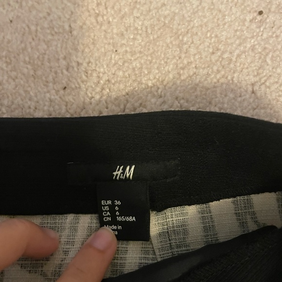 H&M zebra print mini skirt - Picture 2 of 5